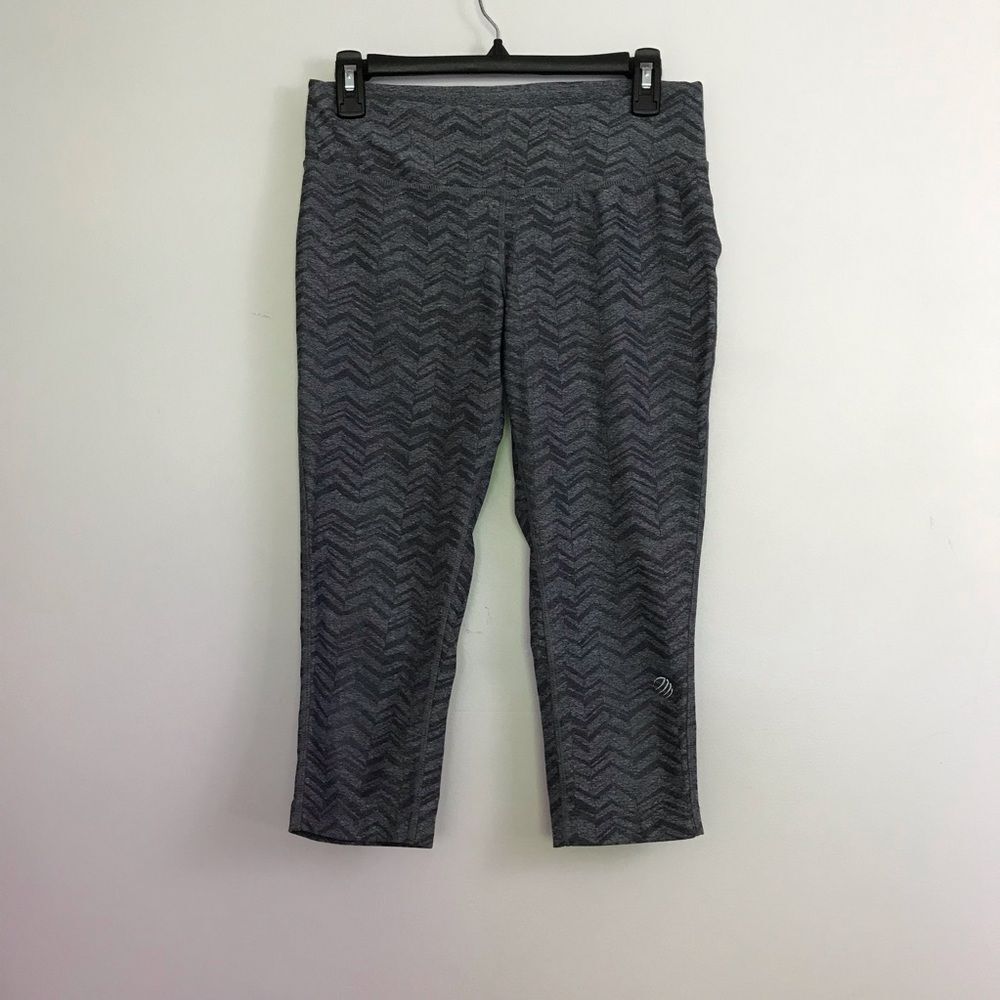 MPG Womens Gray Athletic Leggings Capri Cropped Yoga Pants Sz Small Chevron